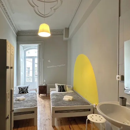 A Beira Hostel Отели в г. Авейру