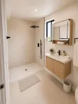 Luxe Ensuite near USC-Shared Home - Hostels