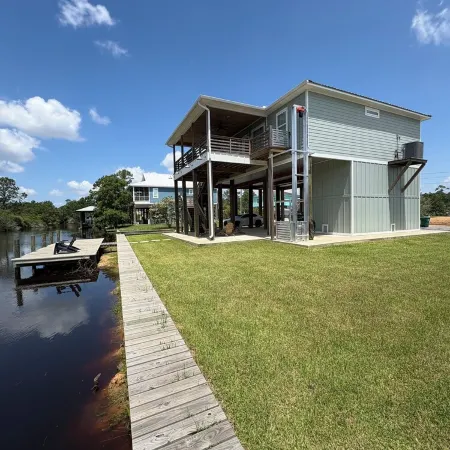 Bream Street retreat. New home in BSL on the water with boat launch. Sleeps 10.