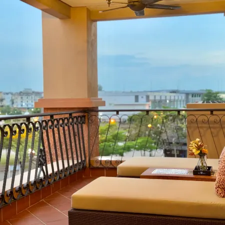CasaDeRio Residences DeluxRiverSuite Walk5minsToJonkerSt By Heystay Management