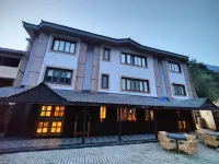 The Vale Lodge Pahalgam - parking