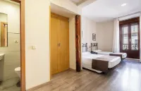 Hostal El Pilar - Pensions