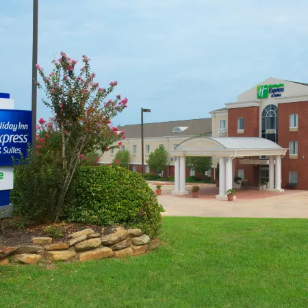 Holiday Inn Express & Suites LIVINGSTON by IHG