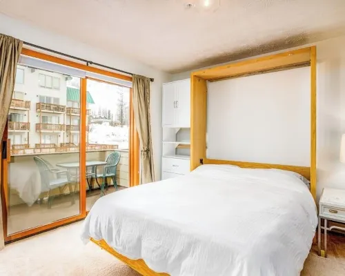 Second-Floor Base Studio w Murphy Bed Near Alyeska Hotels near Ted's Express