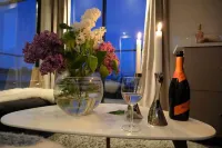 Solvesborg Houseboat With Harbour Views - Sleeps 4 - 2-Star