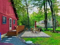 Stylish 3 Bed Mtn Retreat with Hot Tub, King Size Bed & Resort Style Amenities. - シャレー