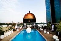 Sheraton Fallsview Hotel - С бассейном