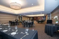 Sandman Signature Calgary Downtown Hotel - Kitchens