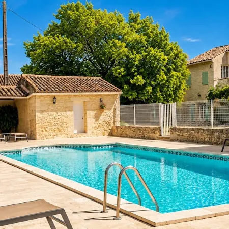 Uzès superb, comfortable gîte with swimming pool 700m from town center: