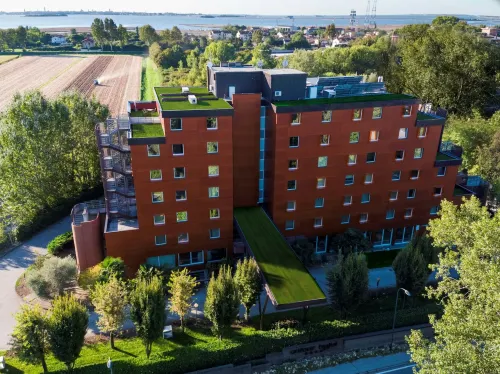 Antony Hotel - parking