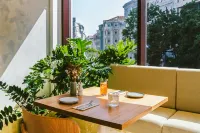 The Social Hub Porto - breakfast