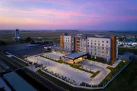 Courtyard by Marriott Cheddi Jagan International Airport, Guyana - С бассейном
