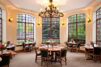 Tivoli Lodge - Homestays
