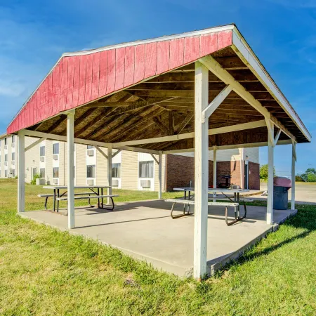Capital O Amerihost Inn and Suites Kingdom City Hwy 54 MO