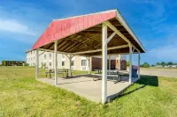 Capital O Amerihost Inn and Suites Kingdom City Hwy 54 MO - parking