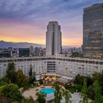 Sheraton Santiago Hotel and Convention Center Отели рядом с достопримечательностью «Театр «Кауполикан»»