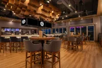 Sandman Signature Ottawa Airport Hotel - bar