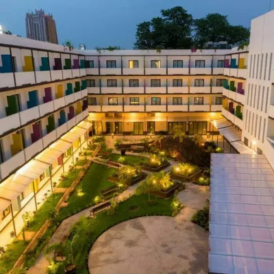 ONOMO Hotel Bamako - مسبح