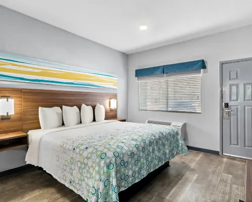 HomeTowne Studios by Red Roof San Antonio E - Frost Bank Center Hotels near Copernicus Park
