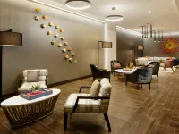 Hampton Inn & Suites Dallas / Downtown Hotels near Tree Sculptures