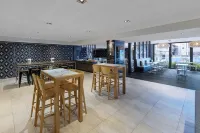 Oaks Perth Hotel - فطور