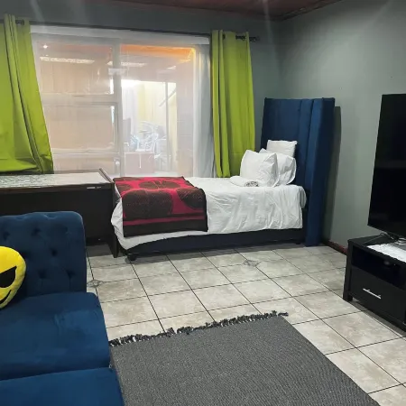 Serene 3-bedroom Apartment in Cape Town - Pets Welcome!