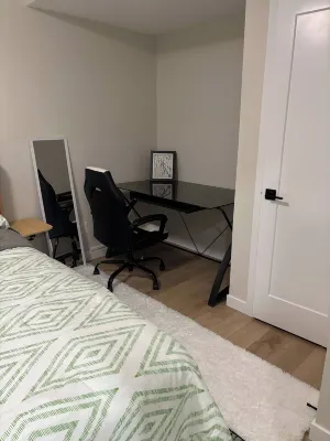 Cozy Basement Suite - Home Away From Home - Homestays