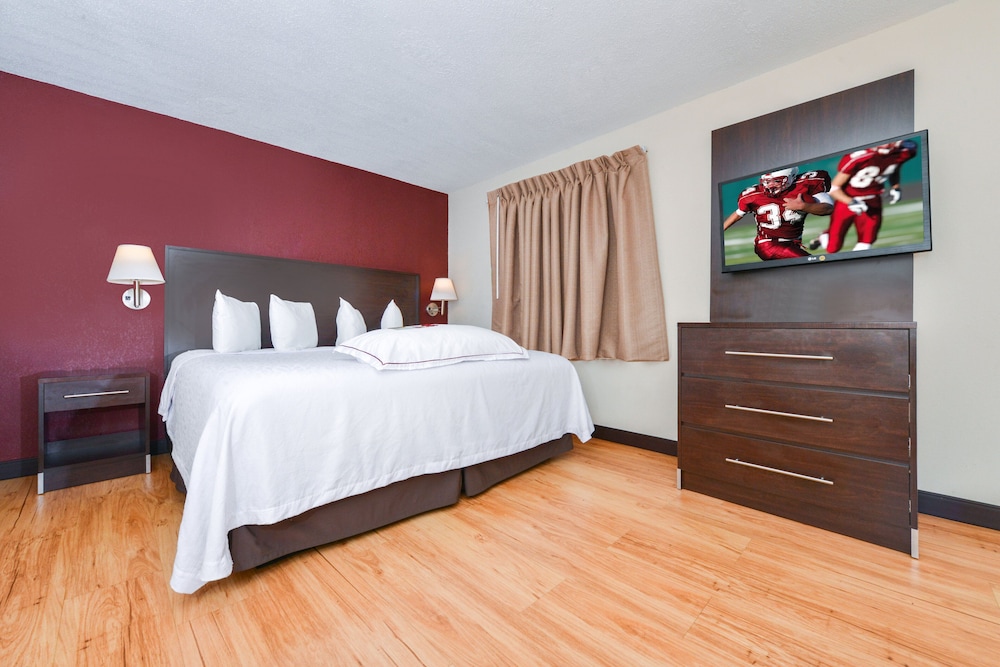 Red Roof Inn Plus+ & Suites Guilford