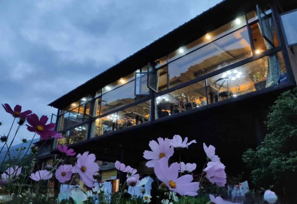 깔끔하고 우아한 Wolong Inn의 내부