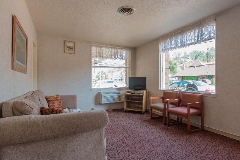 Americas Best Value Inn by The River Hot Springs