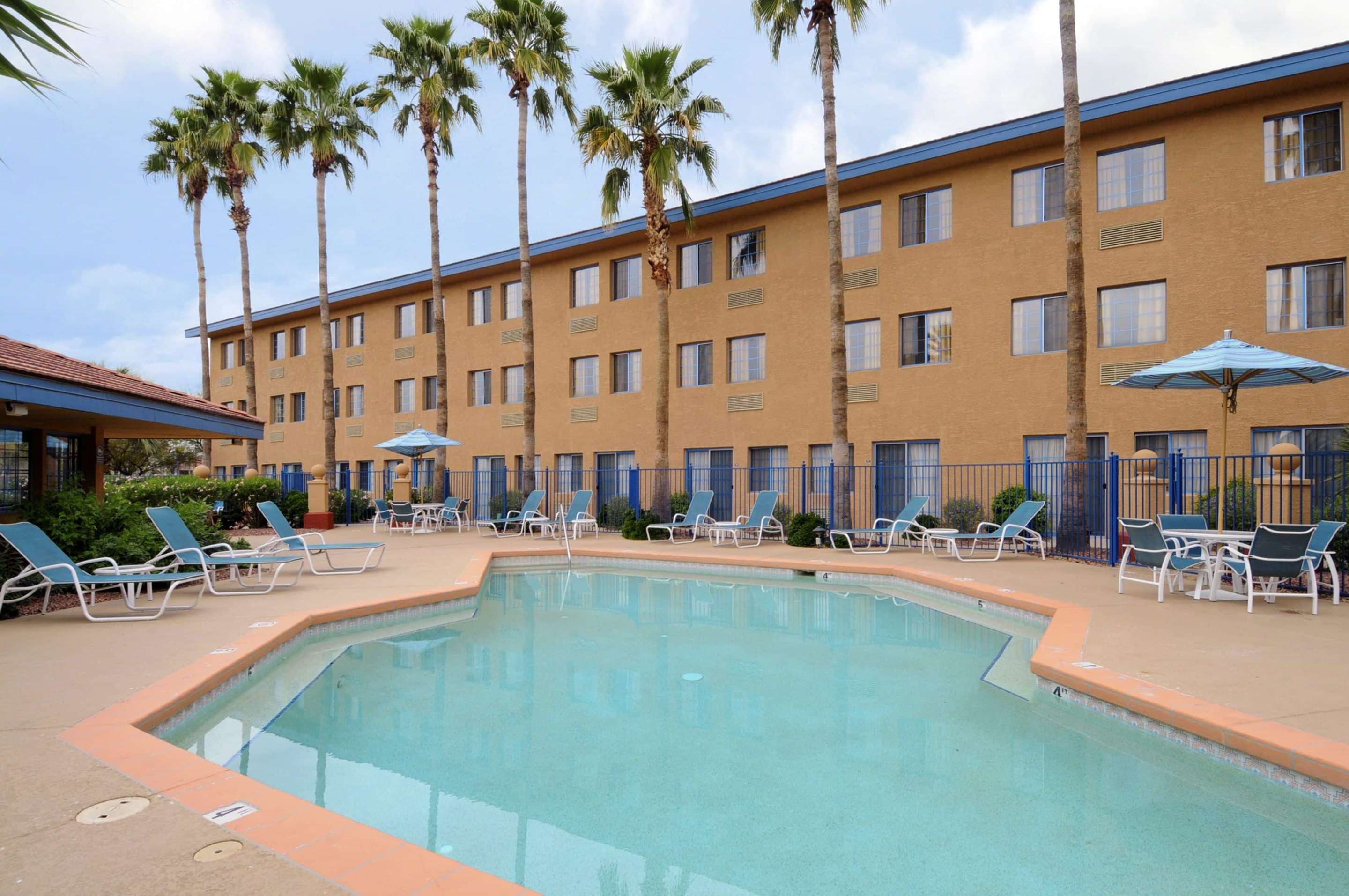 Days Hotel by Wyndham Mesa Near Phoenix