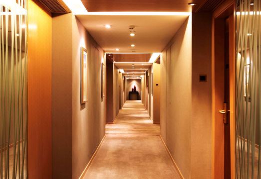 글로스터 룩 쿽 호텔 객실 내부 전경