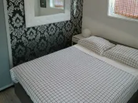 Charming Holiday Home (40m2) Near the Lauwersmeer Hotels in Anjum
