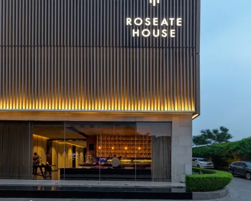 Roseate House New Delhi Hotels near JNU
