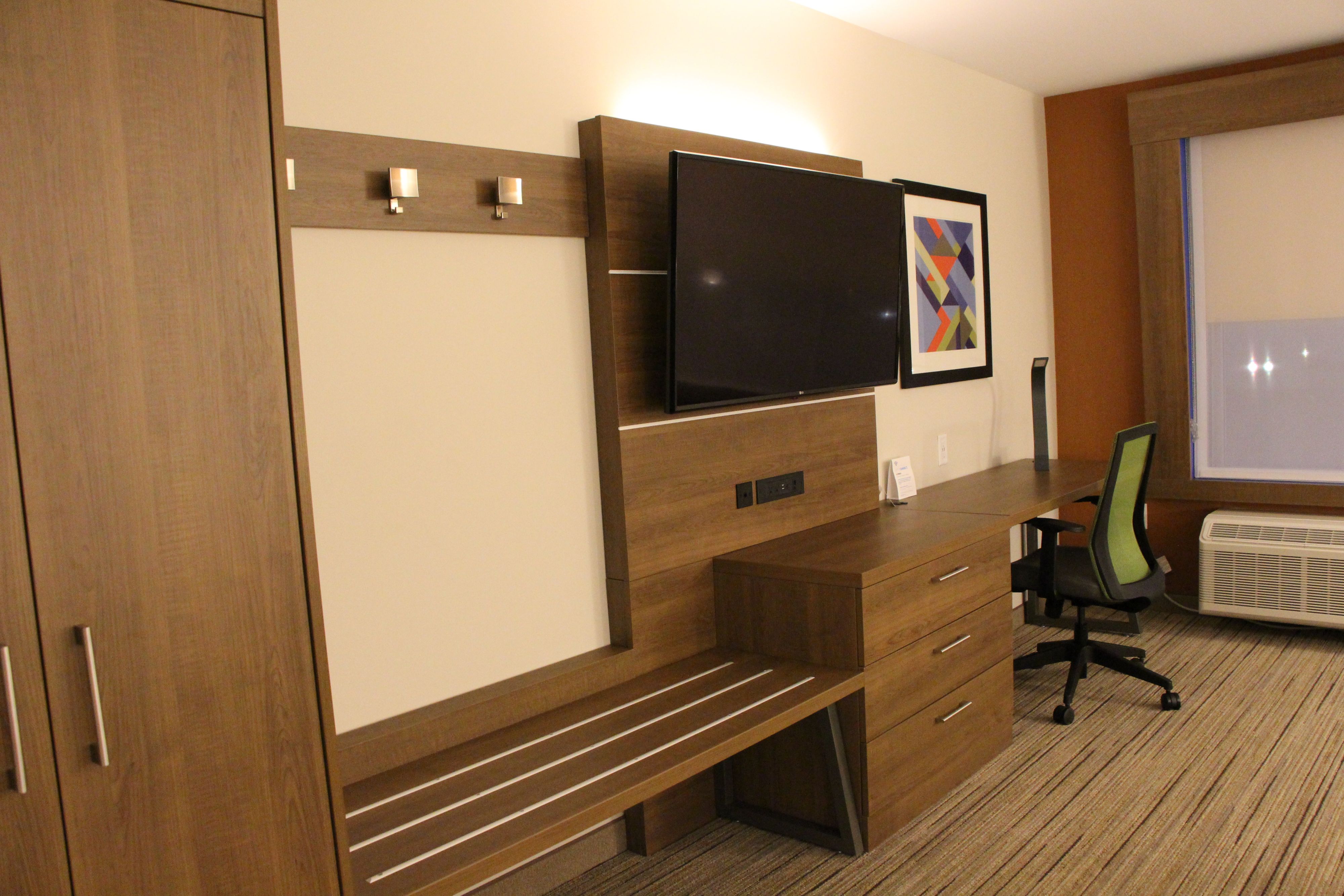 Holiday Inn Express & Suites Phoenix - Airport North, an Ihg Hotel