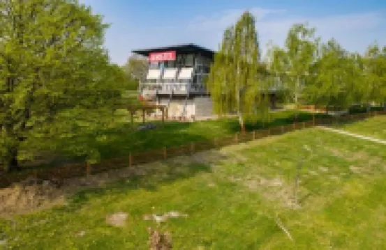 Amstel Hattyú Panzió -Érintésmentes bejelentkezés Hotels in 