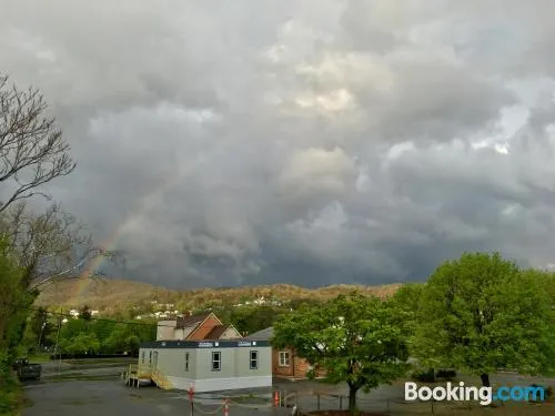 西羅克附近的經濟旅館