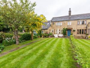 Charming 3-Bed House in Halifax w/ Private Garden