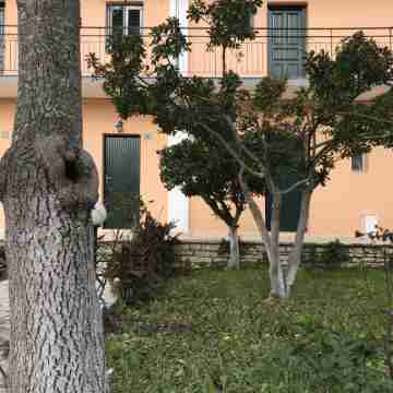 Studio in Banos Apartments with Shared Swimming Pool Hotel Exterior