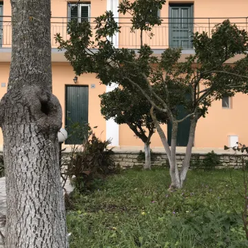 Studio in Banos Apartments with Shared Swimming Pool