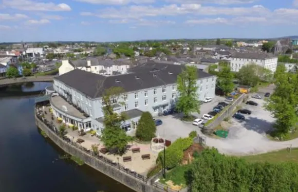 基爾肯尼河庭苑酒店