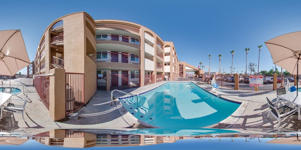 Red Roof Inn Plus+ Chula Vista