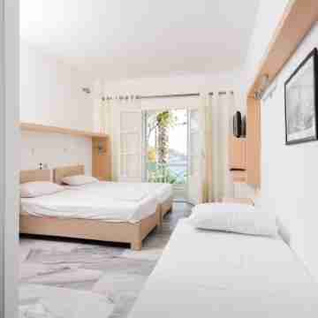 Far Out Hotel & Spa Rooms