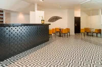 Bay Plaza Hotel - bar