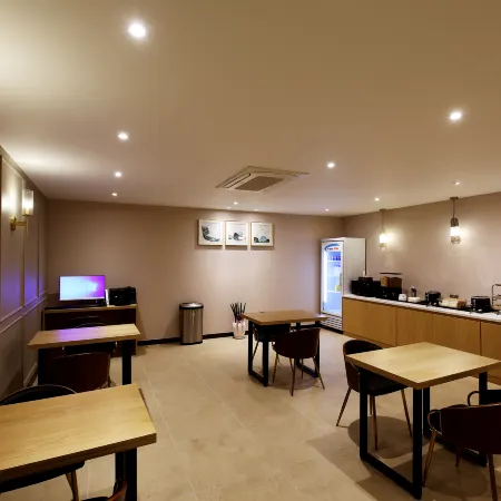 Gunsan Mari Hotel (Gyeongjang Branch)