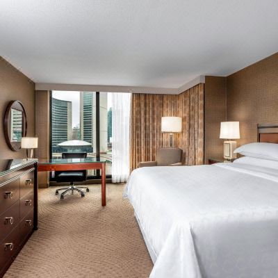 Guest Room, 1 King, Nathan Phillips View Sheraton Centre Toronto Hotel Promo Code