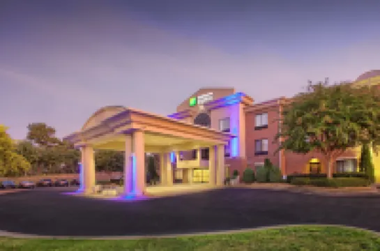 Holiday Inn Express & Suites RALEIGH NORTH - WAKE FOREST by IHG Hotel di Raleigh