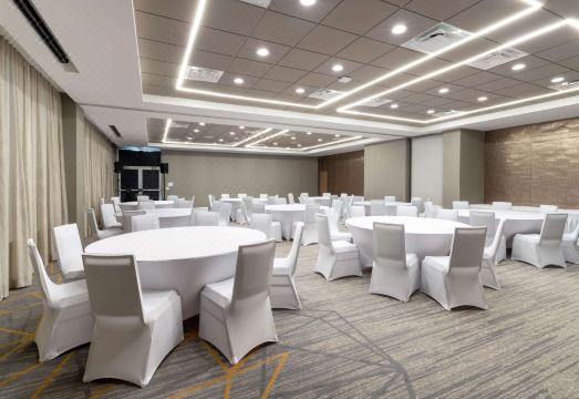 윈덤 가든 수영장