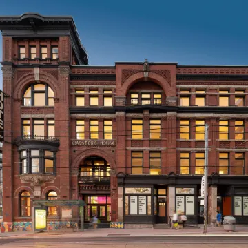 Gladstone House Отели рядом с достопримечательностью «Концертная площадка Budweiser Stage»