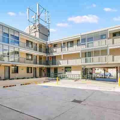 Quality Inn Sunshine Haberfield Hotel Exterior